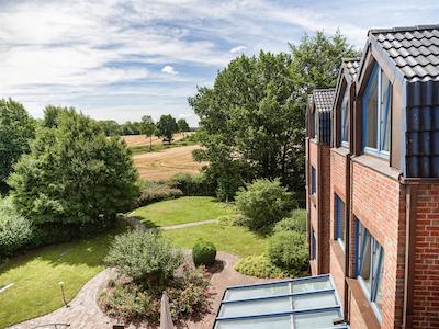 نردیک هتل دنیسهر هف