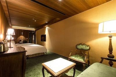 اینهوس هتل گراند