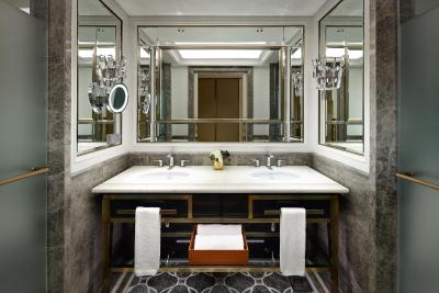 لت هتل اسئوول اکسکوتیو تور