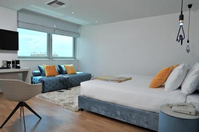 اتنیوم پالاس اند لاکچری سوئیتس