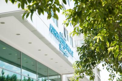 اتنیوم پالاس اند لاکچری سوئیتس