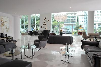 اتنیوم پالاس اند لاکچری سوئیتس