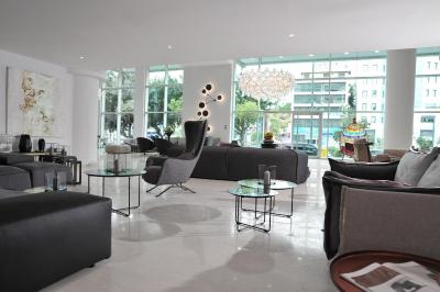 اتنیوم پالاس اند لاکچری سوئیتس