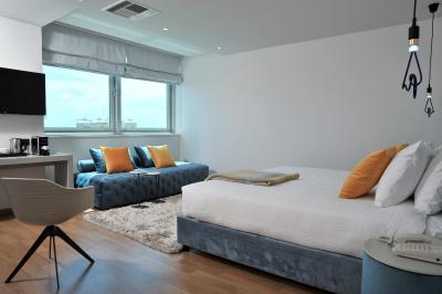 اتنیوم پالاس اند لاکچری سوئیتس