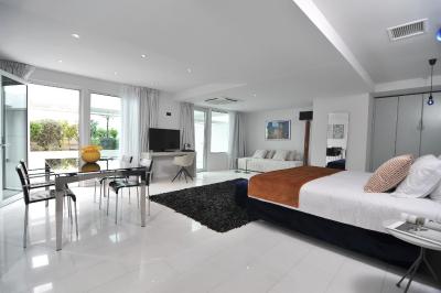 اتنیوم پالاس اند لاکچری سوئیتس