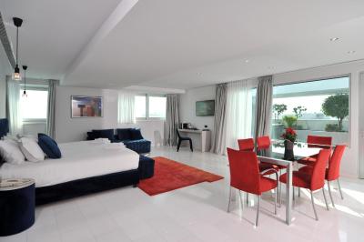 اتنیوم پالاس اند لاکچری سوئیتس