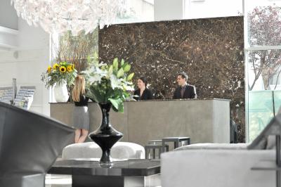 اتنیوم پالاس اند لاکچری سوئیتس