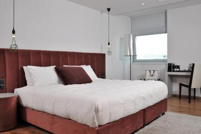 اتنیوم پالاس اند لاکچری سوئیتس