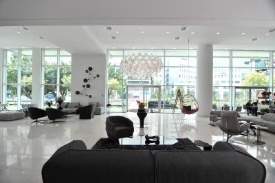 اتنیوم پالاس اند لاکچری سوئیتس