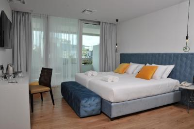 اتنیوم پالاس اند لاکچری سوئیتس