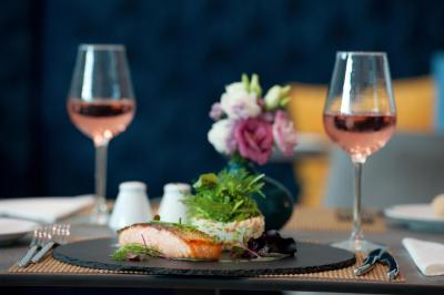 اتنیوم پالاس اند لاکچری سوئیتس