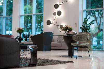 اتنیوم پالاس اند لاکچری سوئیتس