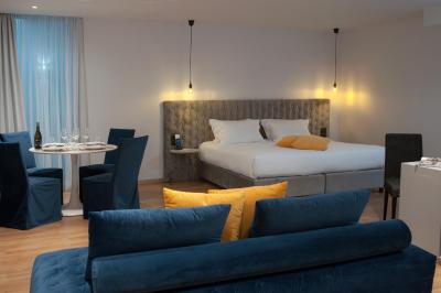 اتنیوم پالاس اند لاکچری سوئیتس