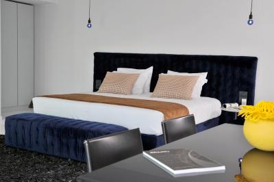 اتنیوم پالاس اند لاکچری سوئیتس