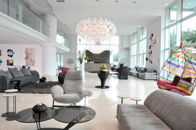 اتنیوم پالاس اند لاکچری سوئیتس