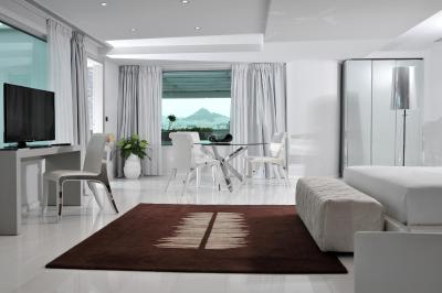 اتنیوم پالاس اند لاکچری سوئیتس