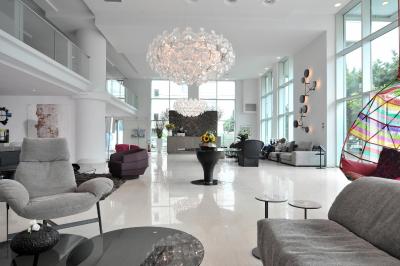 اتنیوم پالاس اند لاکچری سوئیتس