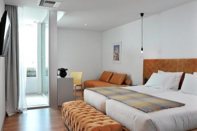 اتنیوم پالاس اند لاکچری سوئیتس