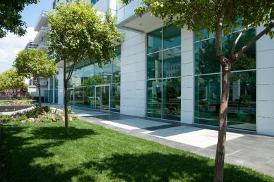 اتنیوم پالاس اند لاکچری سوئیتس