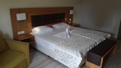 بگونویل هتل مارماریز