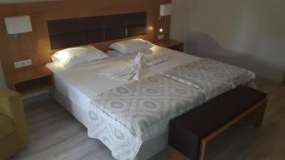 بگونویل هتل مارماریز