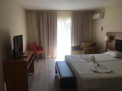 بگونویل هتل مارماریز