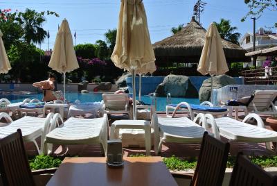 بگونویل هتل مارماریز