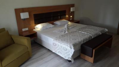 بگونویل هتل مارماریز