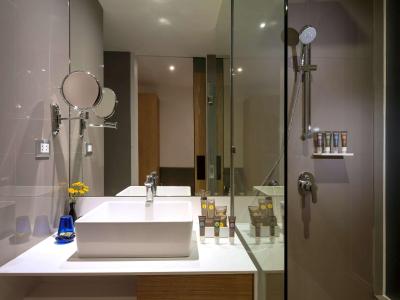 نیووتل بانکوک سوخومویت 4