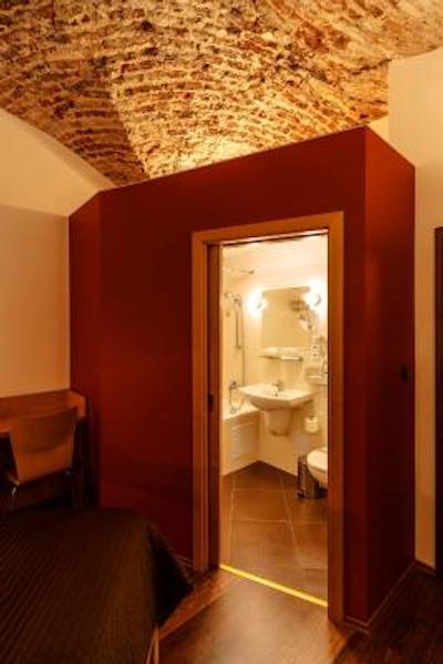 ارچیبالد ات د چارلز بریج