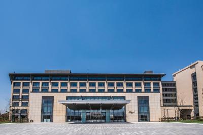 کیو-باکس هتل شانگهای سانجیاگانگ