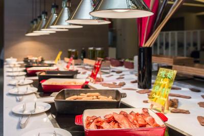 کیو-باکس هتل شانگهای سانجیاگانگ