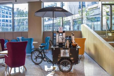 کیو-باکس هتل شانگهای سانجیاگانگ