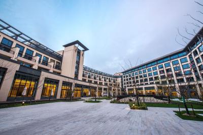 کیو-باکس هتل شانگهای سانجیاگانگ