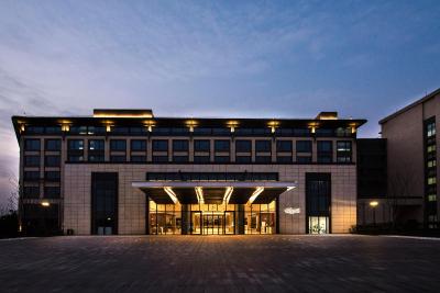 کیو-باکس هتل شانگهای سانجیاگانگ