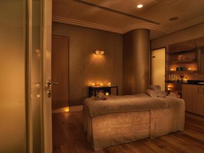 د چارلز هتل