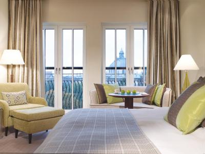 د چارلز هتل