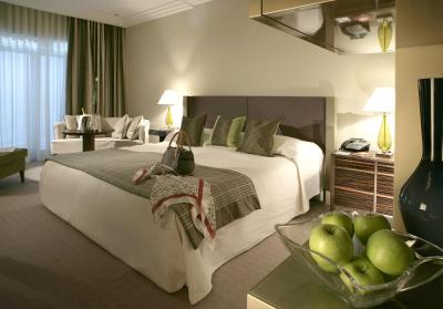 د چارلز هتل