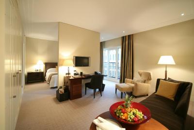 د چارلز هتل