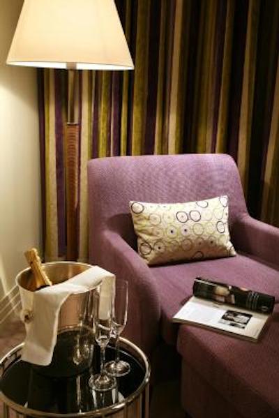 د چارلز هتل