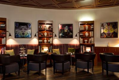 د چارلز هتل