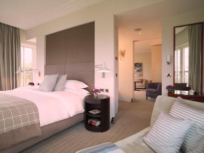 د چارلز هتل