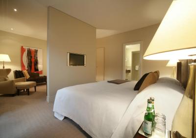 د چارلز هتل