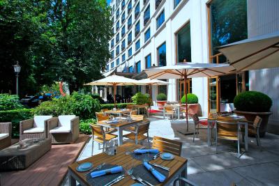 د چارلز هتل