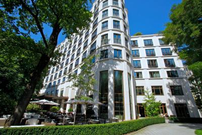 د چارلز هتل