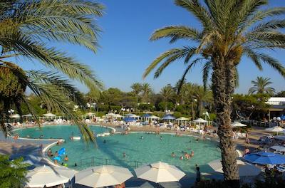 شمز هلید ویلیج