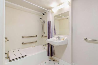 لا کوینتا این تامپا ب پینلاز پارک کلیرواتر