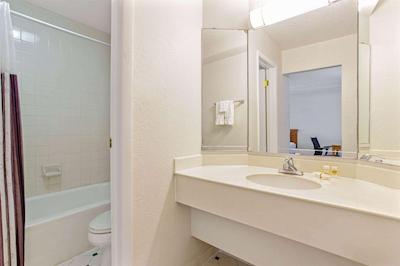 لا کوینتا این تامپا ب پینلاز پارک کلیرواتر