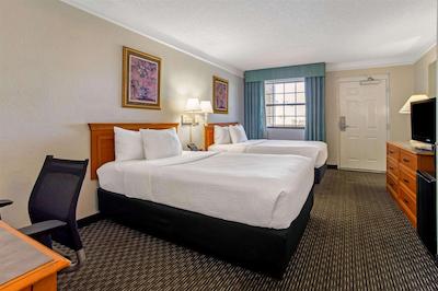 لا کوینتا این تامپا ب پینلاز پارک کلیرواتر