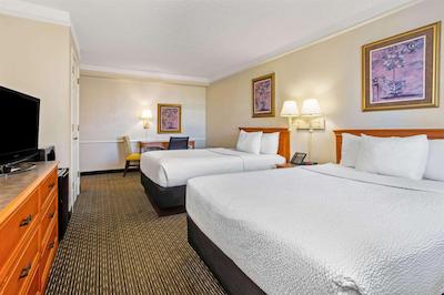 لا کوینتا این تامپا ب پینلاز پارک کلیرواتر